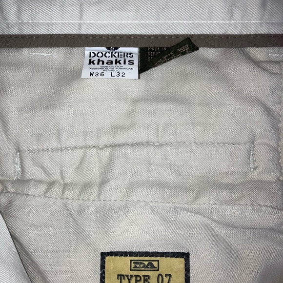 Dockers cotton khakis 36 x 32 pants - Picture 3 of 4